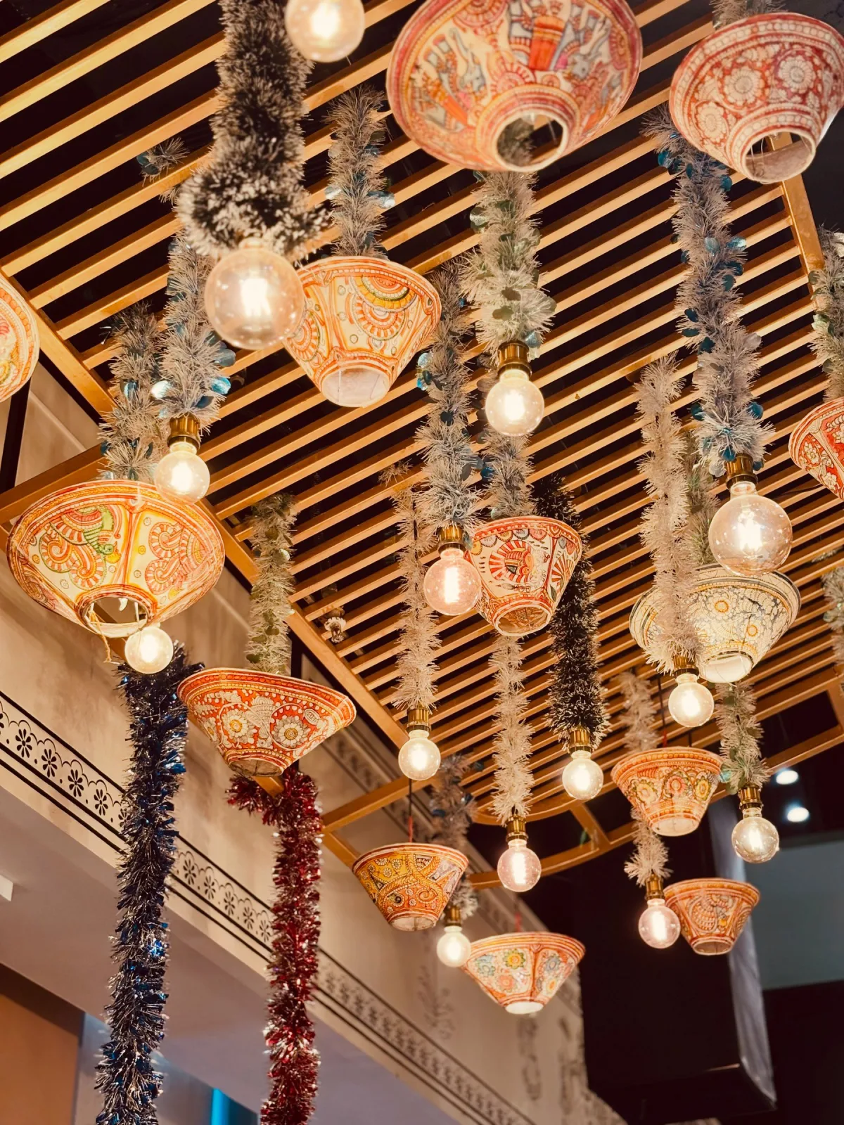 Festive Hanging Lanterns (Set of 6)
